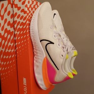 👟Nike Renew size 8 🔹️Offers Welcome!🔹️